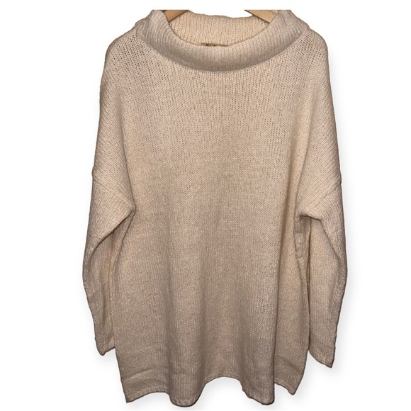 All Worthy by Hunter McGrady Sweaters - EUC All Worthy Sweater